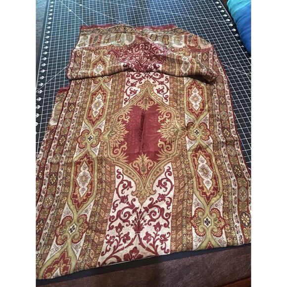 Vintage Boho Chic Paisley Scarf - Red & Gold - Perfect For Pretending You're A F - Picture 2 of 2
